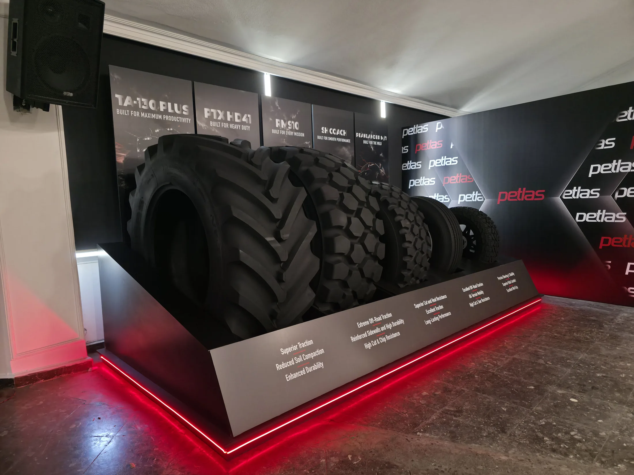 Petlas Lastik Sergileme Standi — Petlas