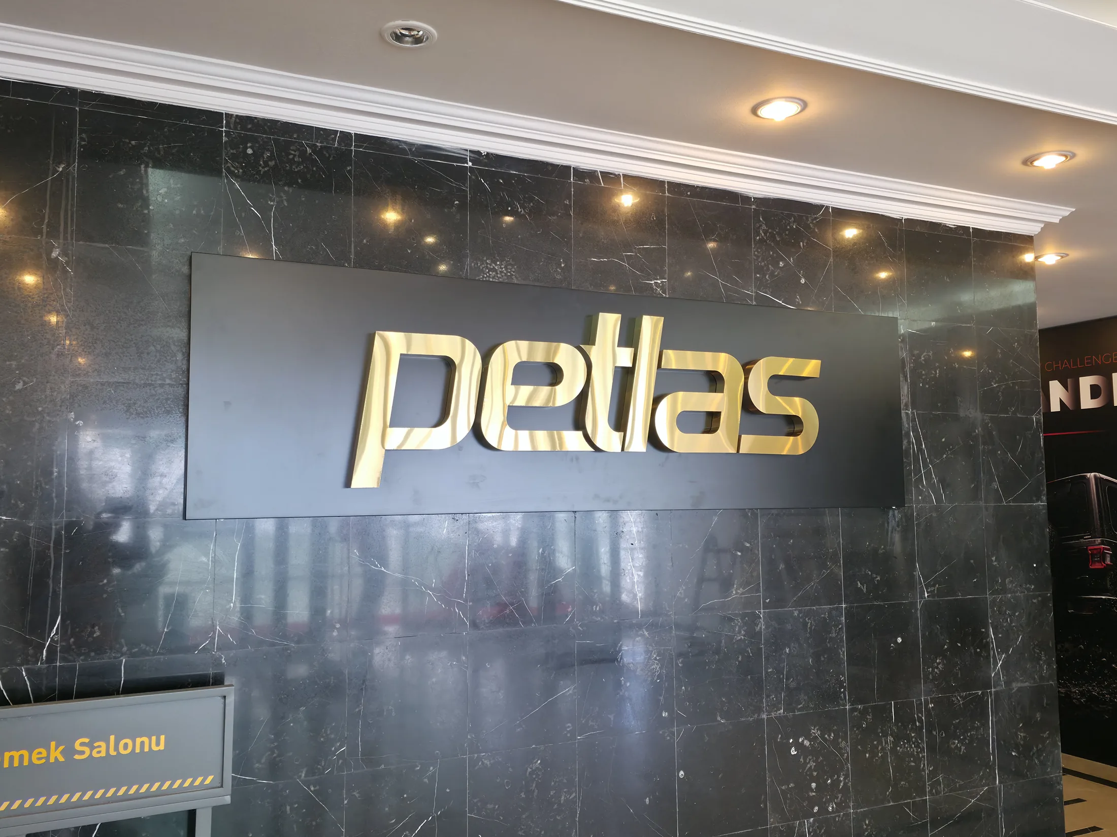 Petlas Logo Duvar Tabelasi — Petlas