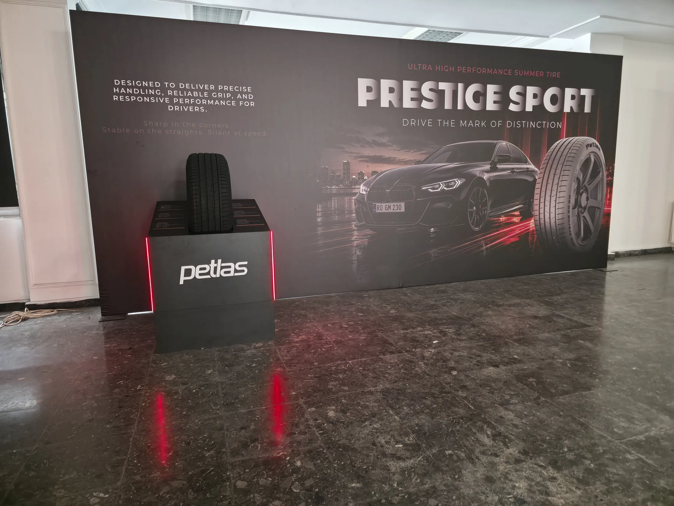 Petlas Prestige Sport Duvar Giydirme — Petlas