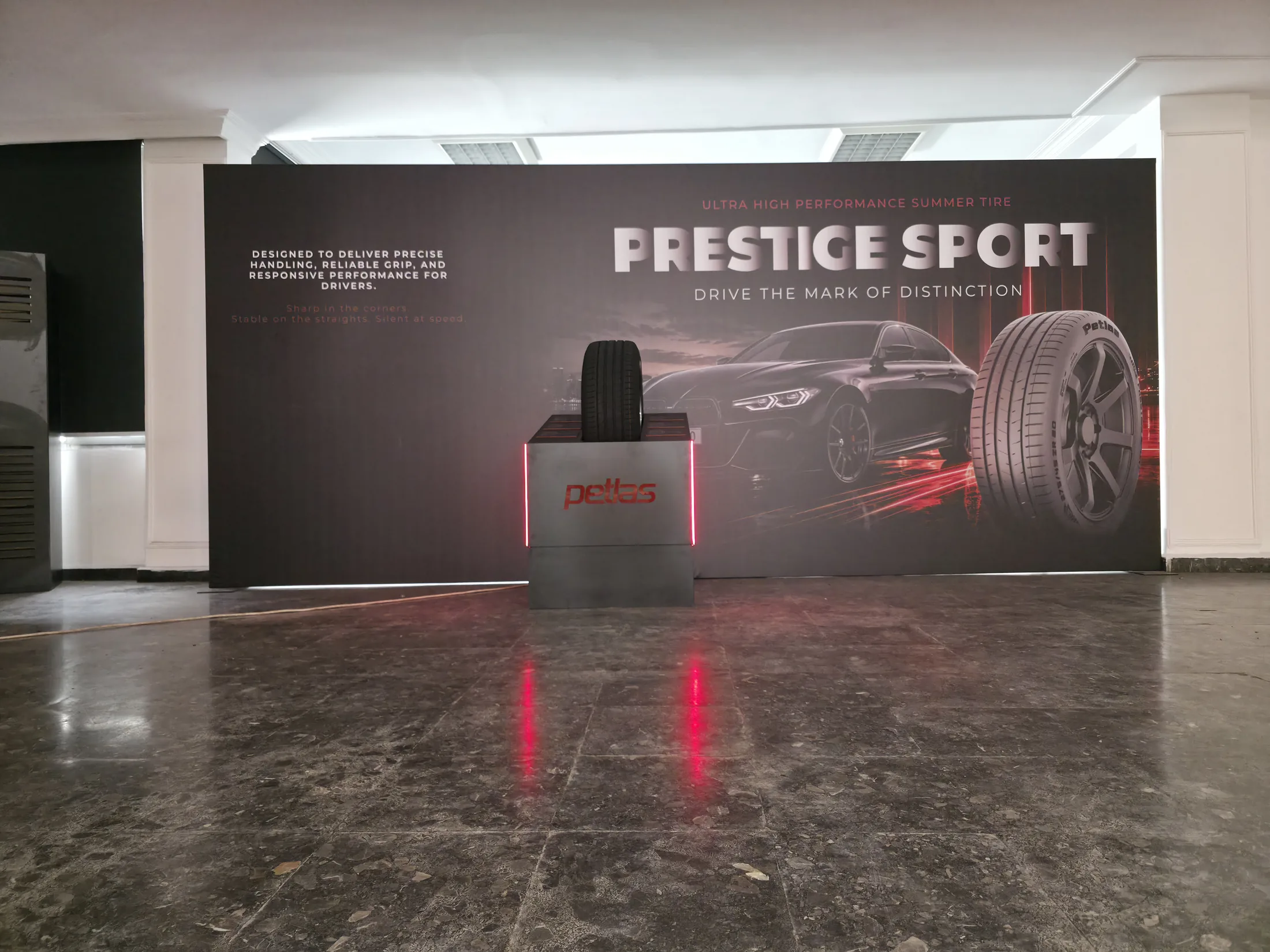Petlas Prestige Sport Sergileme Alani — Petlas